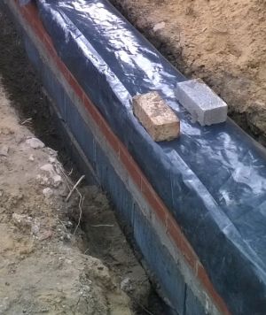 Photo showing layers of block and brick in the trench